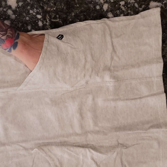 RARE* Volcom Dress - T-Shirt style - Picture 7 of 8